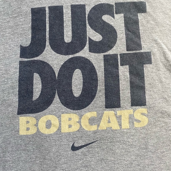 Nike Pitt Greensburg Bobcats Tshirt L - Picture 1 of 3